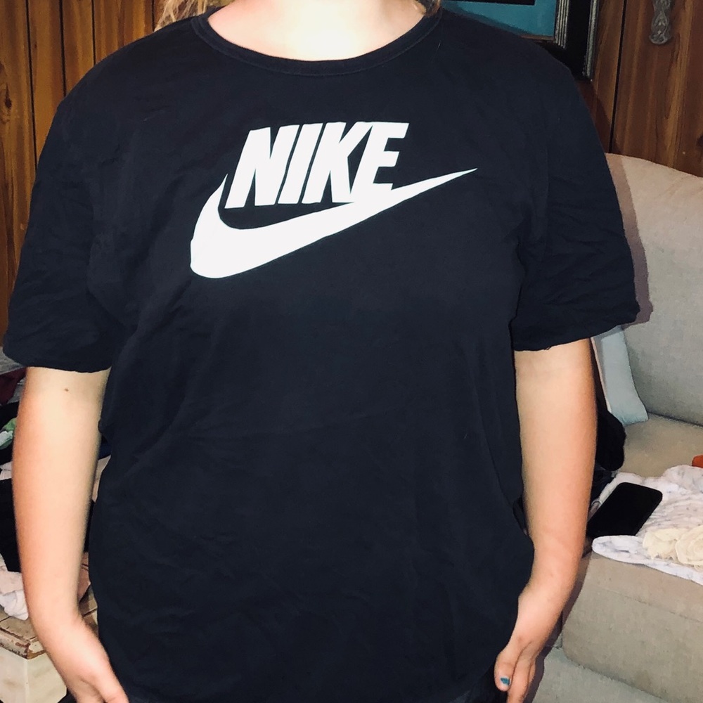Black Nike men’s tee